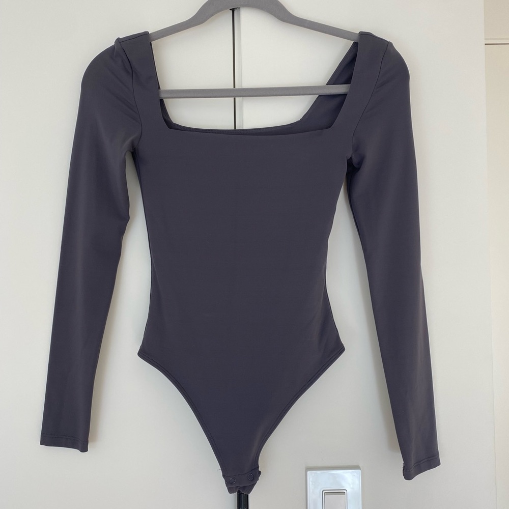 Babaton Contour Squareneck Longsleeve Bodysuit